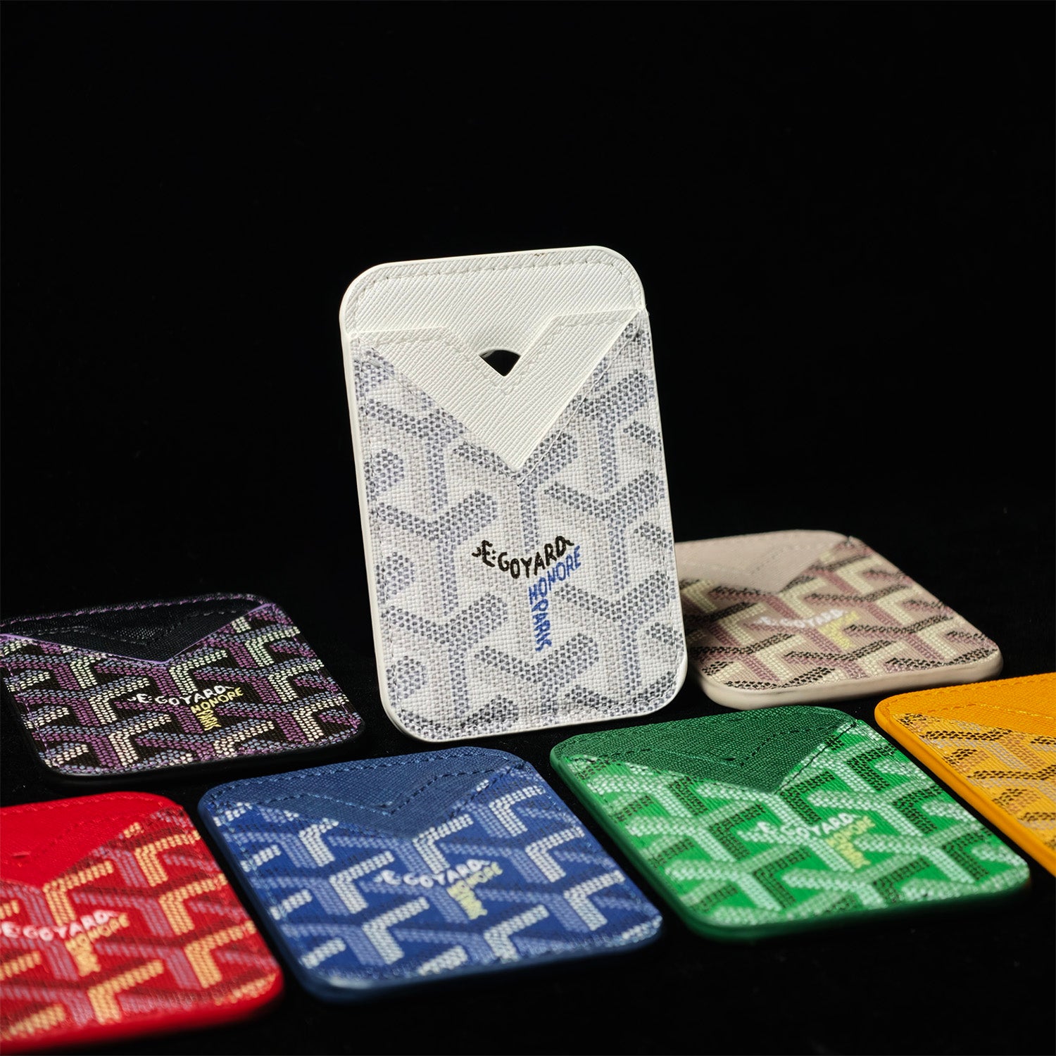 GYD WHITE MAGSAFE CARDHOLDER