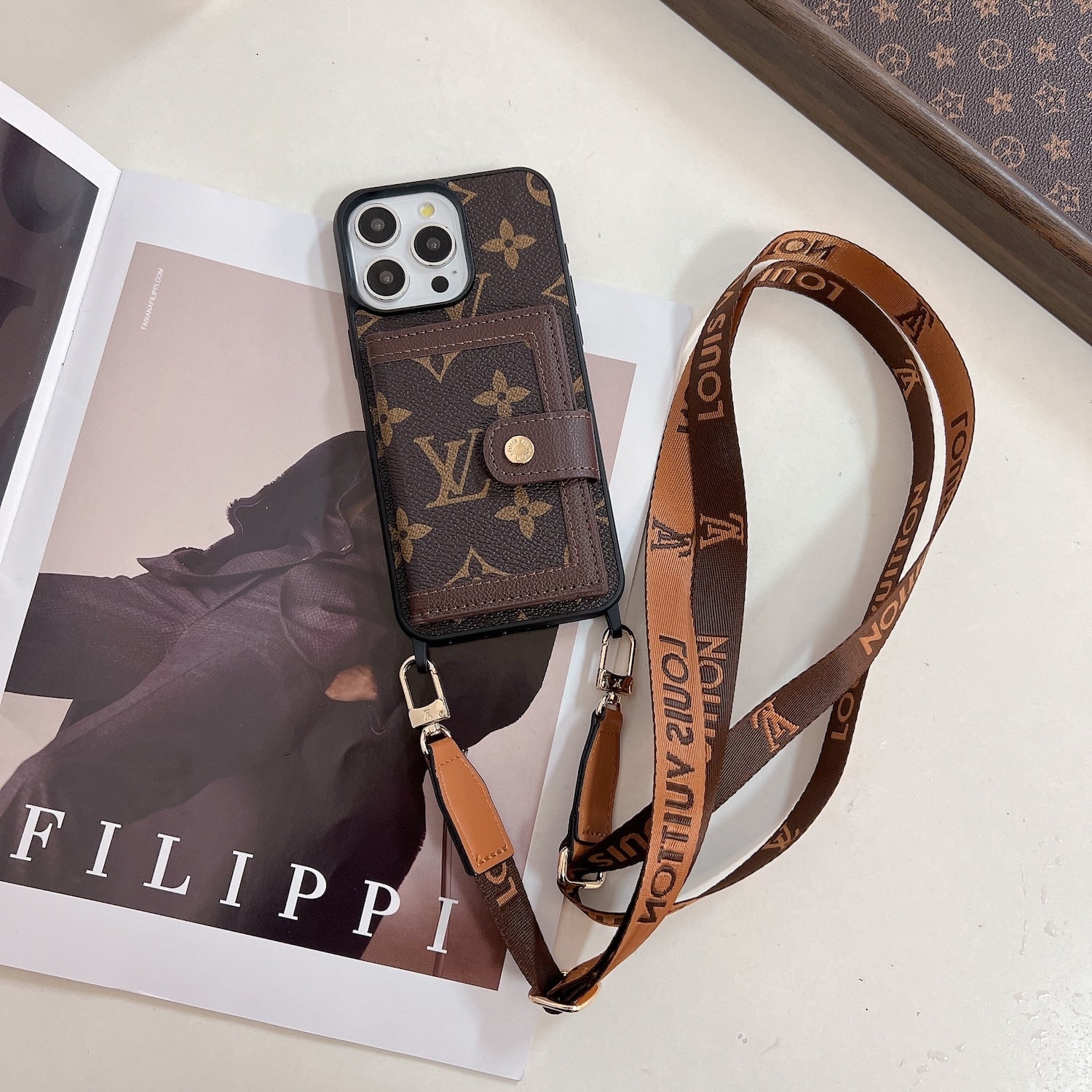 L CLASSIC POCKET & LANYARD