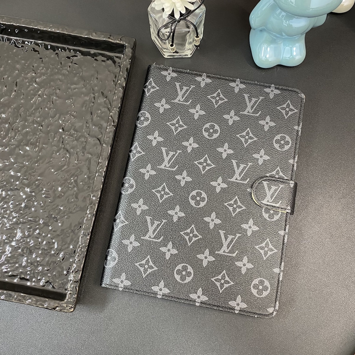 L CLASSIC BLK IPADCASES