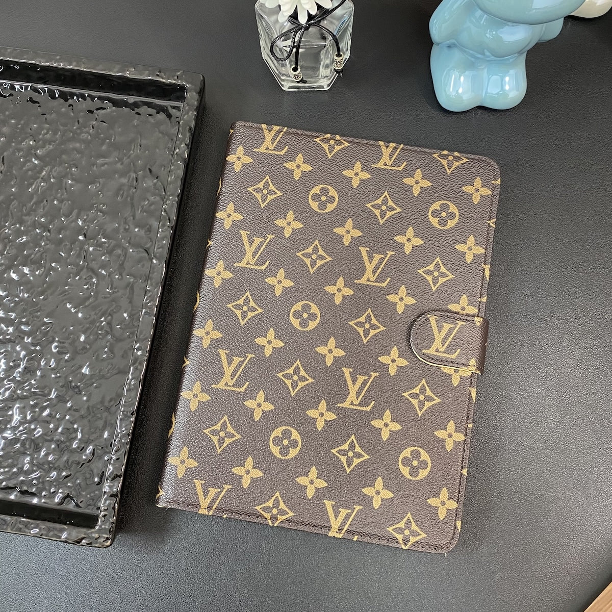 L CLASSIC BROWN IPADCASES