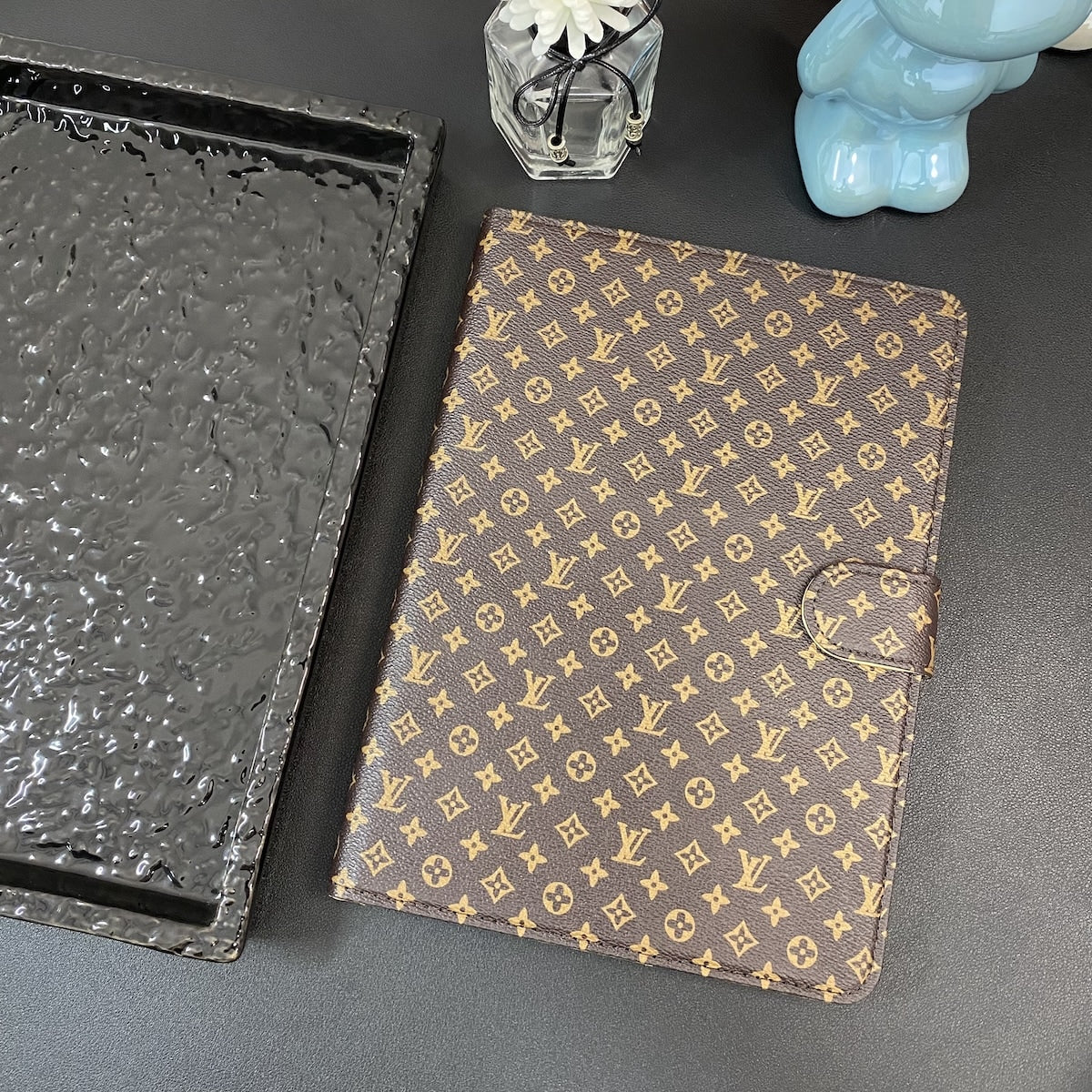 L MULTILOGO BROWN IPADCASES