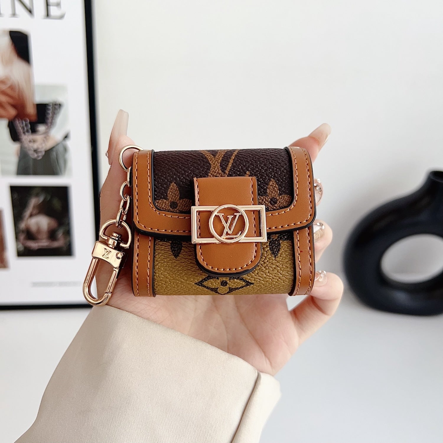 L AIRPODS BAG LEATHER